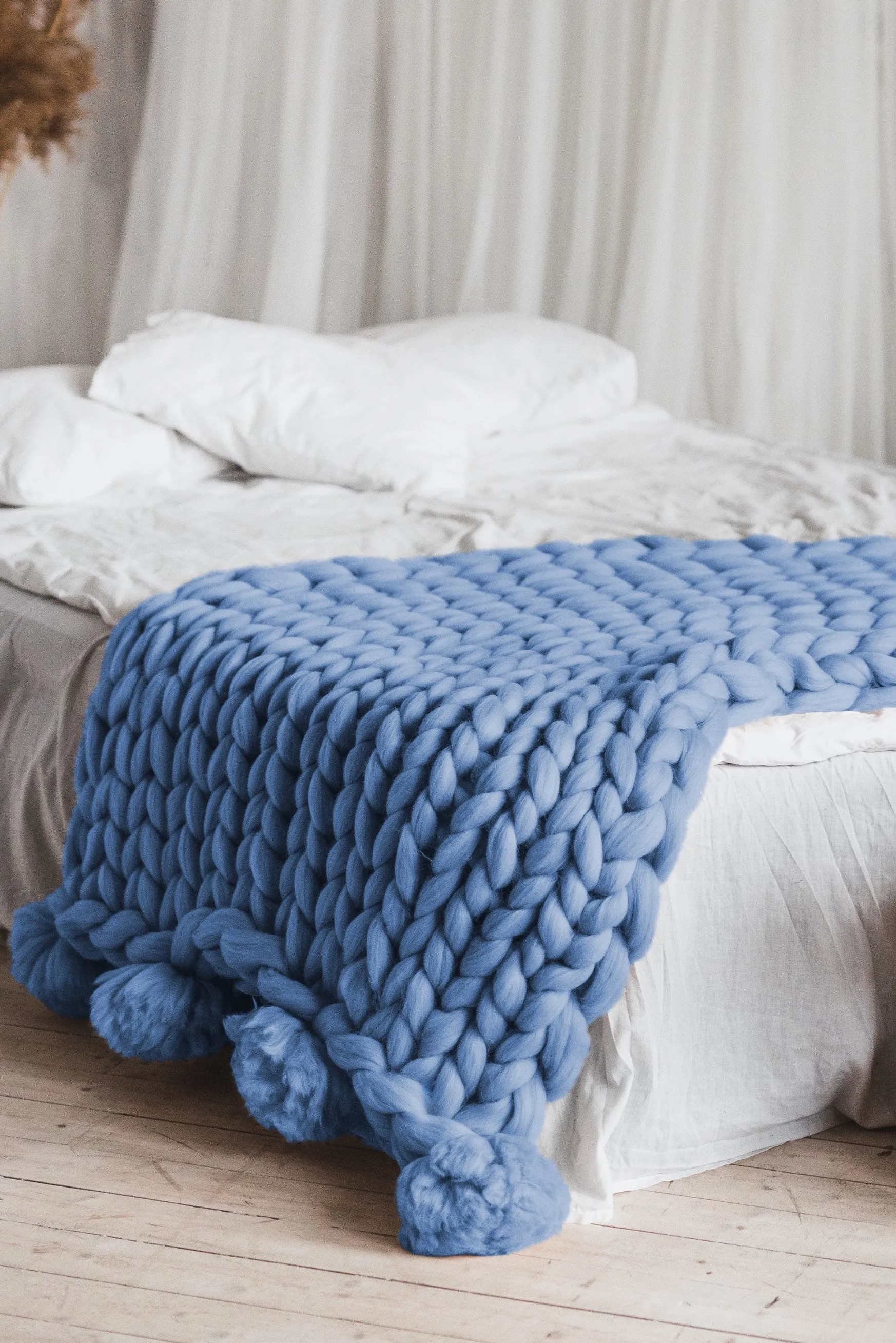 Pom pom blanket, Single/Twin blanket